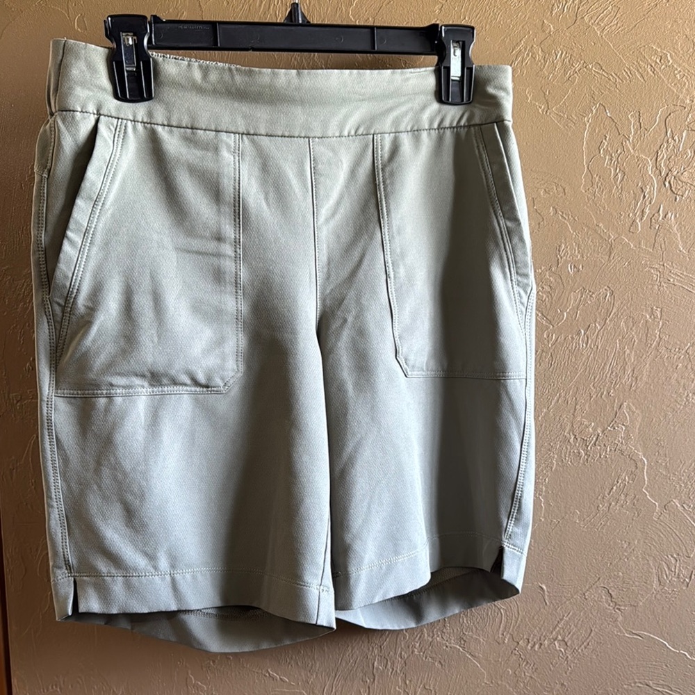 Calvin Klein Green Bermuda Shorts Tailored for Warm Weather